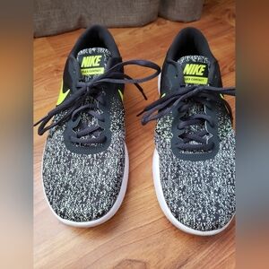 Mens 8.5 Nike athletic shoes